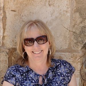 Meet your Posher, Julia